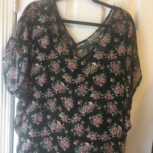 Teenbell 2X black with floral print blouse top